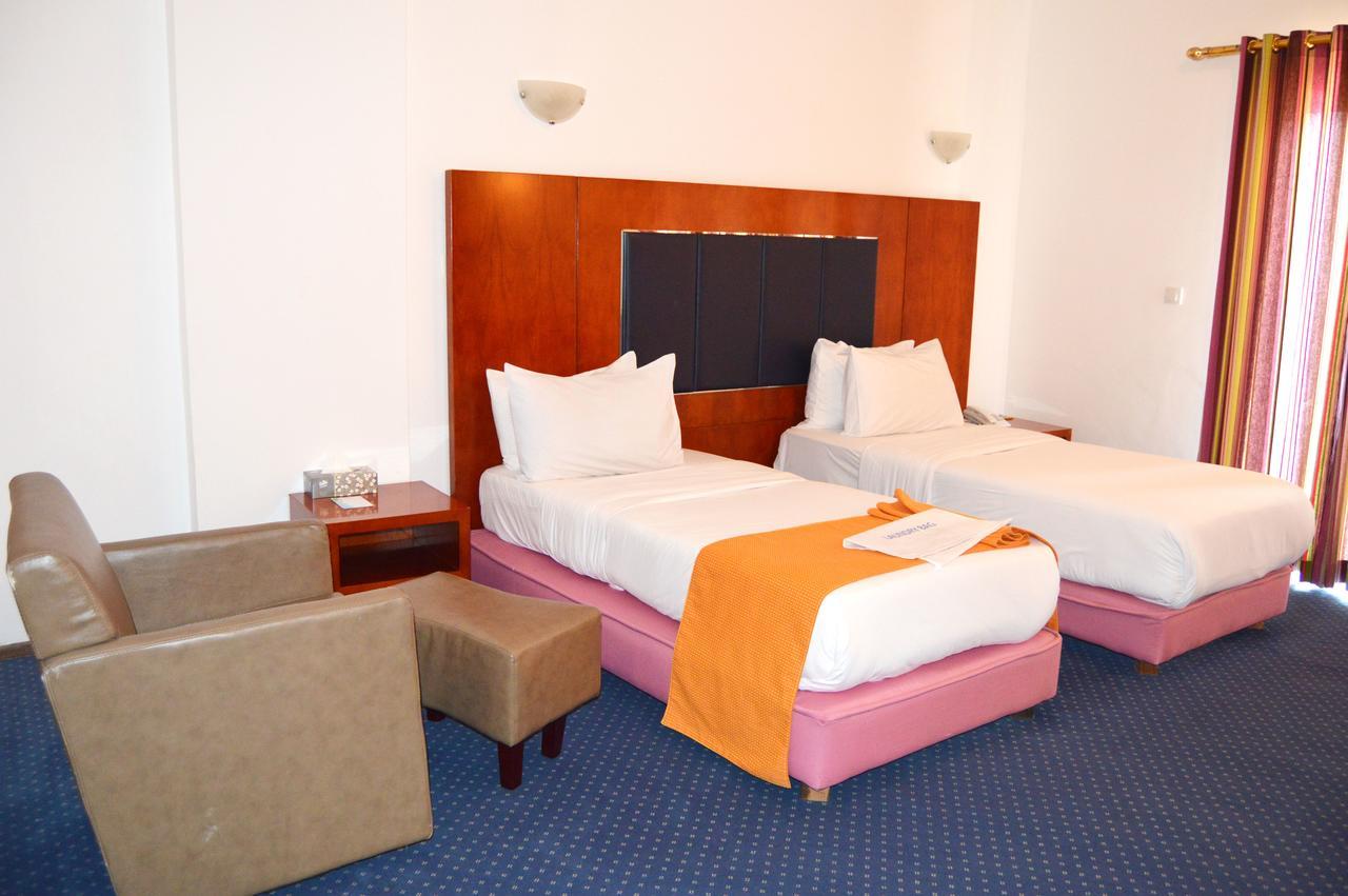 Léon Hôtel Kinshasa Habitación foto